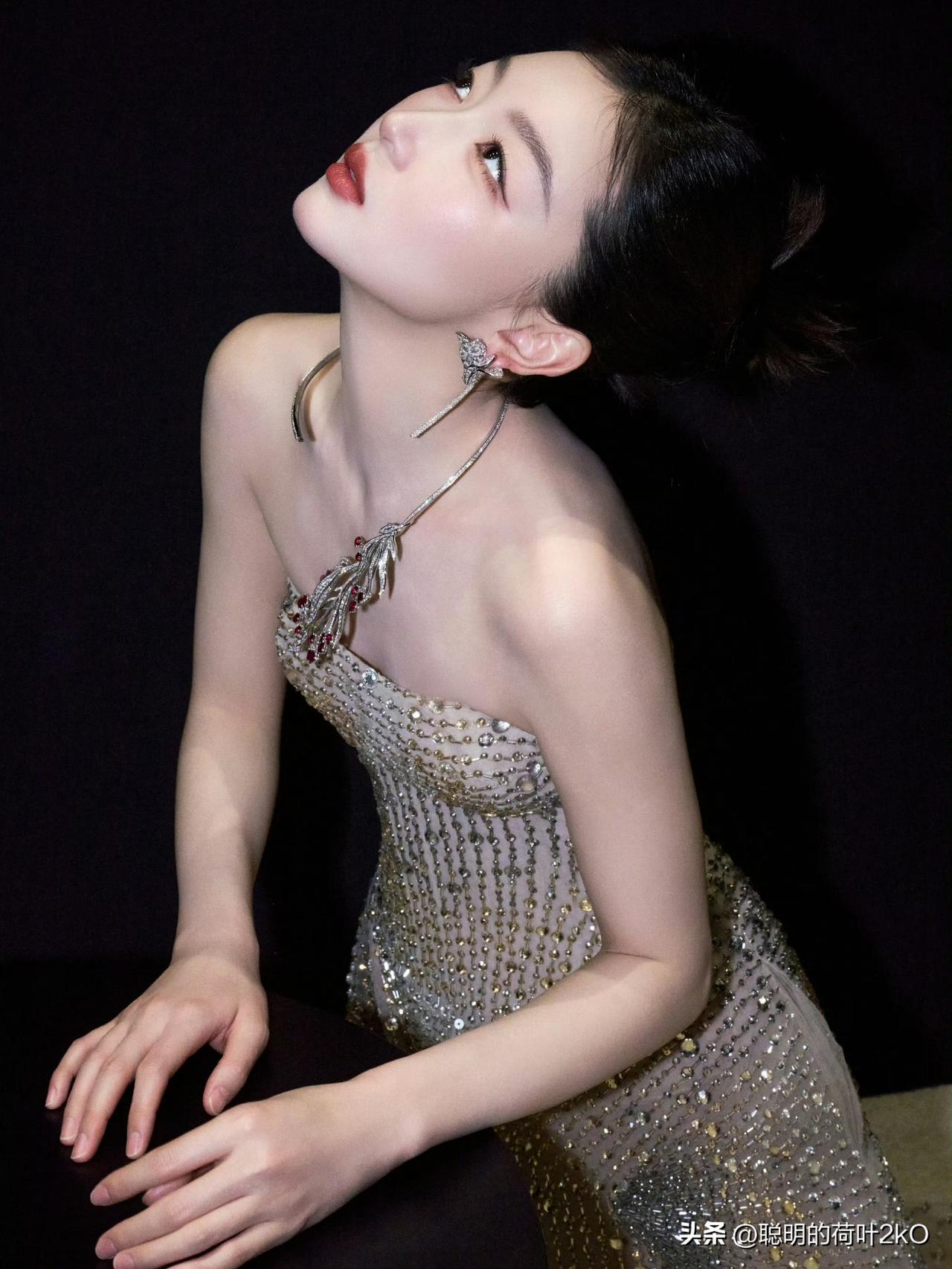 周冬雨的娇小玲珑