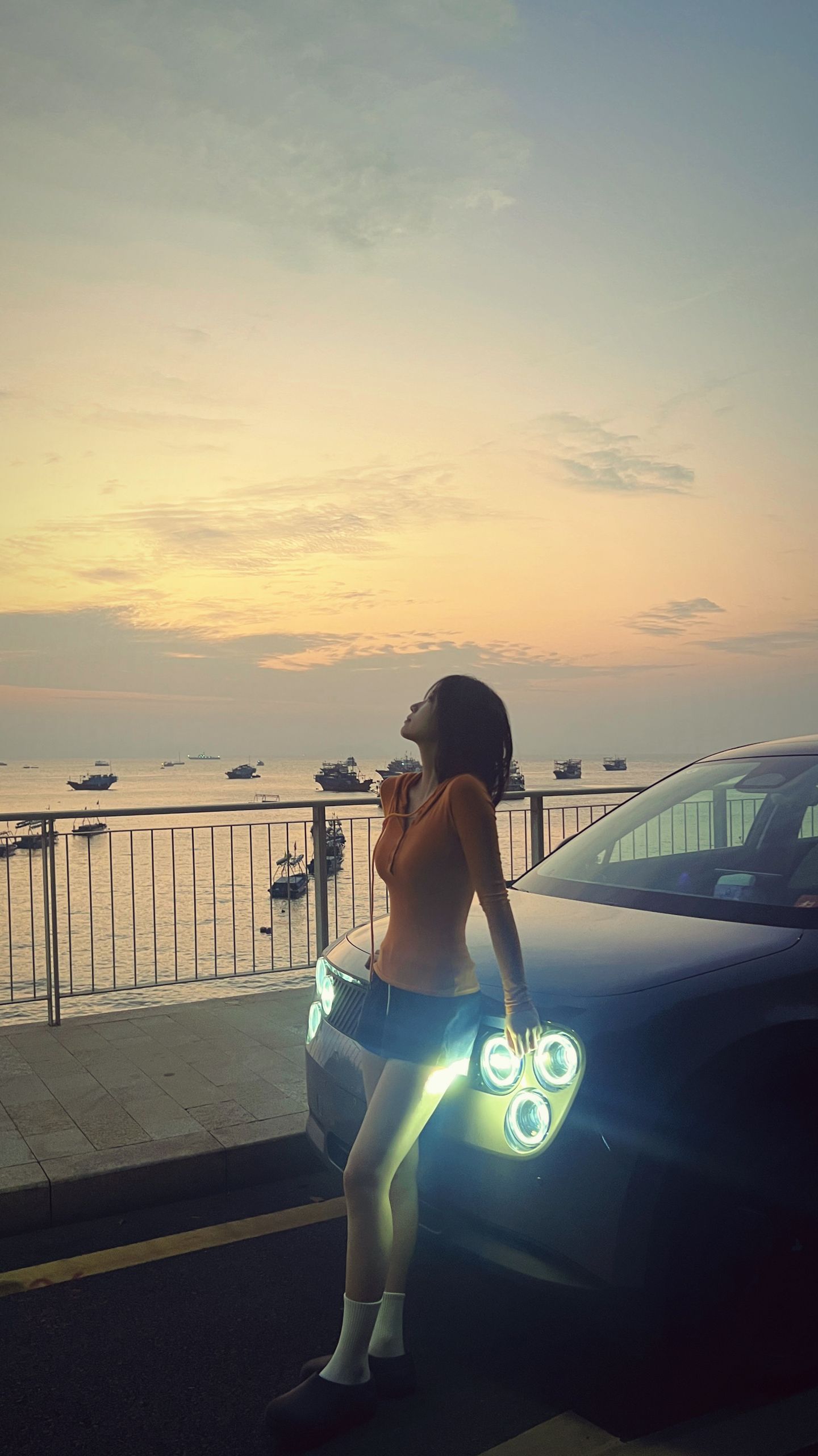 萤火虫车灯很特别 