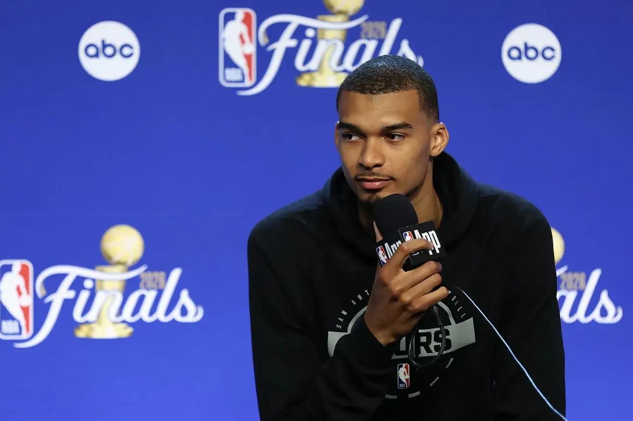 22岁的文班亚马拒百万美元汽水代言，打了多少人的脸？
     NBA总决赛结束