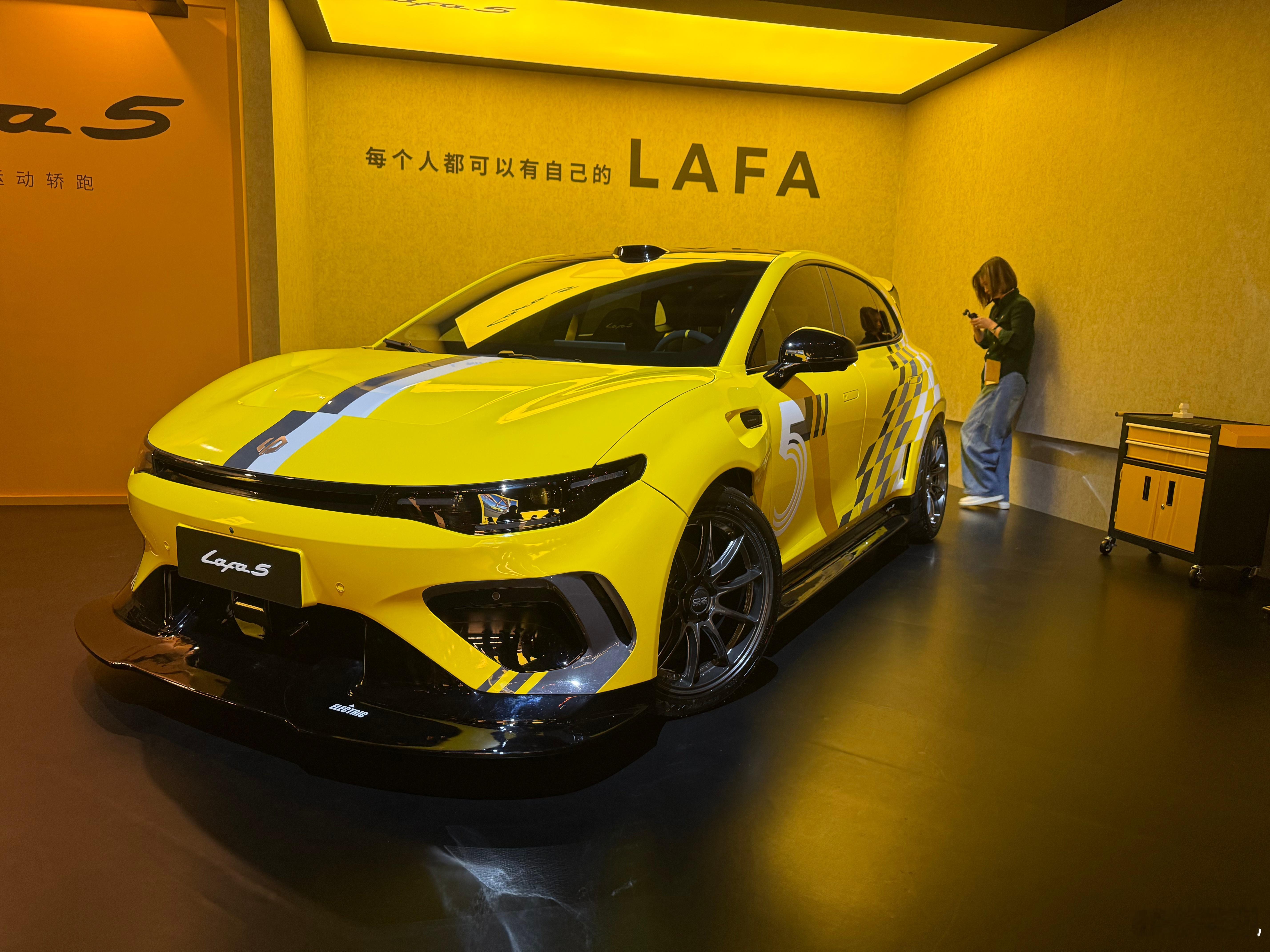 提了Lafa5之后怎么改？零跑先给你打了个样，按着Ultra版照抄就行价格没那么