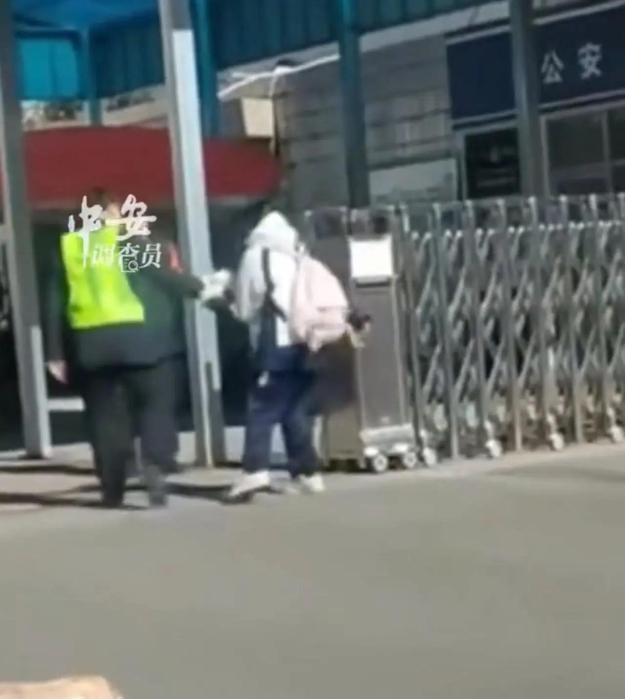 “好大的官威啊！”这句话，或许只是一句普通的感叹，却在瞬间点燃了无数网友心中的怒