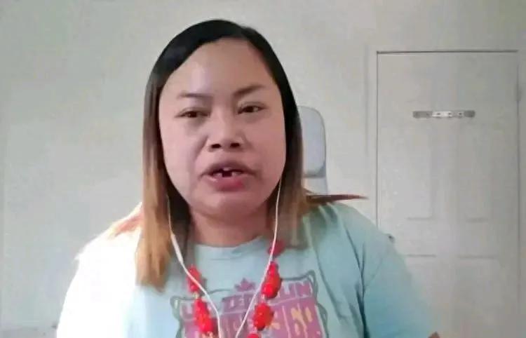这就是现在的凤姐，咋成这样了呢？
最近凤姐又成了大家热议的焦点，我们最早的一代网