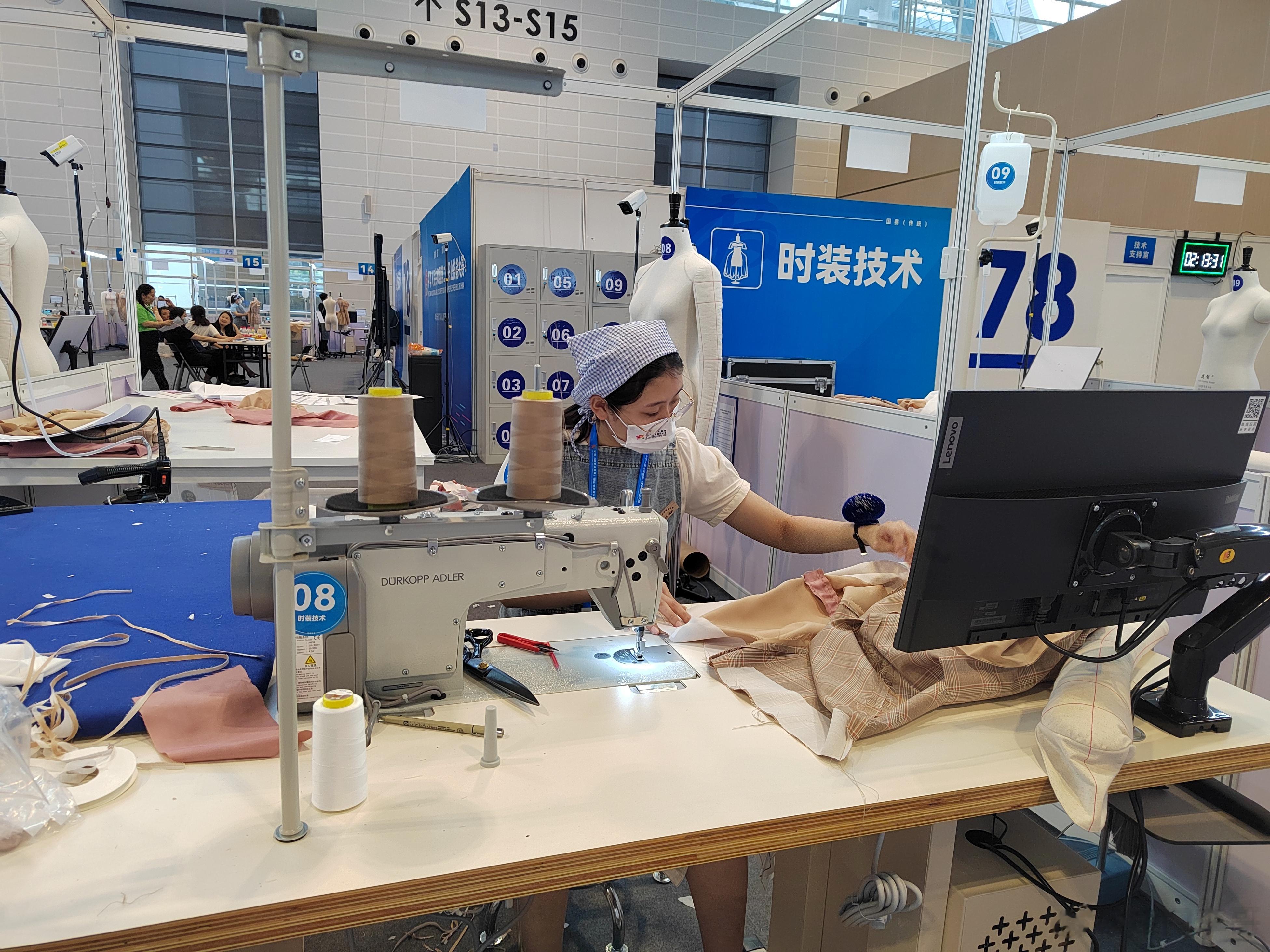 【工匠精神以匠心为本、品质为重、创新为要，追求精进卓越。#网络名人走进全国技能大