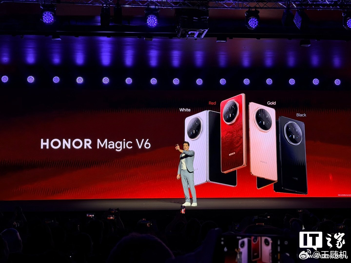 荣耀 Magic V6 首发亮相 MWC 2026，折叠 8.75mm 挑战全球