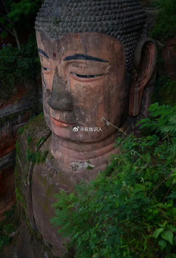 刷到乐山大佛不要无视，说什么都灵 🙏 