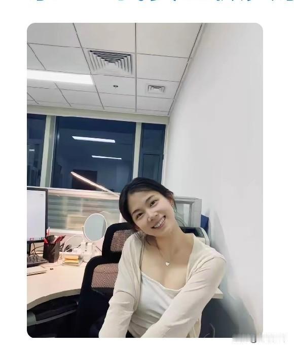 根据老夫的经验判断:这一对男女同事，很快就要出轨了——

男生随口开玩笑，提出花