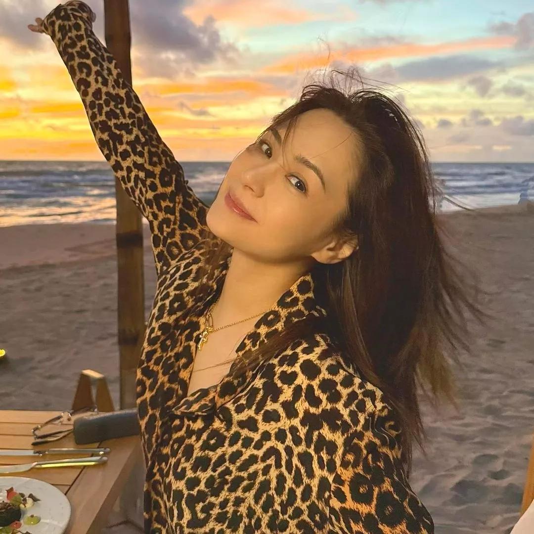 海边的落日余晖，和你一起的美好时光余晖治愈系风景 沙滩日落夕阳 余晖治愈风景 海