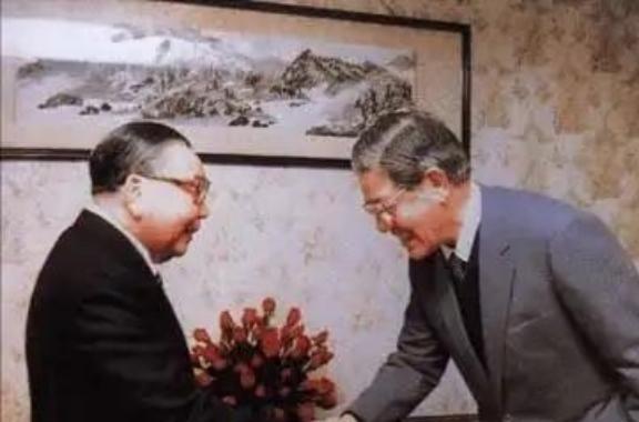 以蒋经国的实力和威望，完全是可以在1988年去世的时候，将台湾省交到他的儿子手中