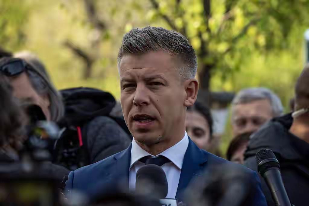 4月15日，战胜欧尔班选举为匈牙利新一届总理的毛焦尔，公开呼吁乌克兰在4月底之前