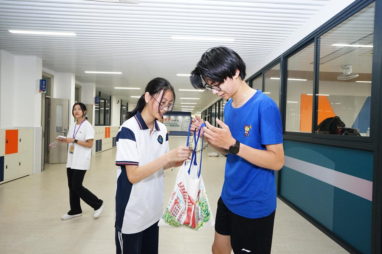 诚邀广清家长到校实地探访清远铁外国际部！参观四人间学生宿舍，走进课堂直观感受教学