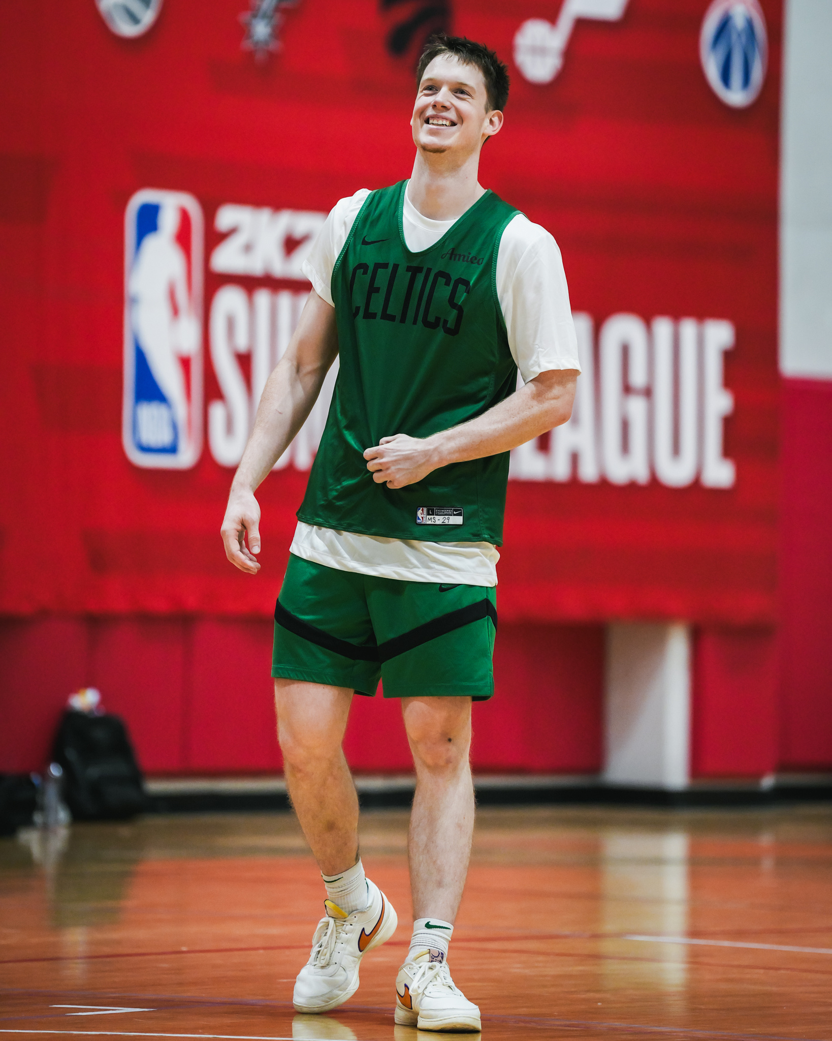 训练场上也要保持微笑😁波士顿凯尔特人[超话]BLEEDGREEN ​​​