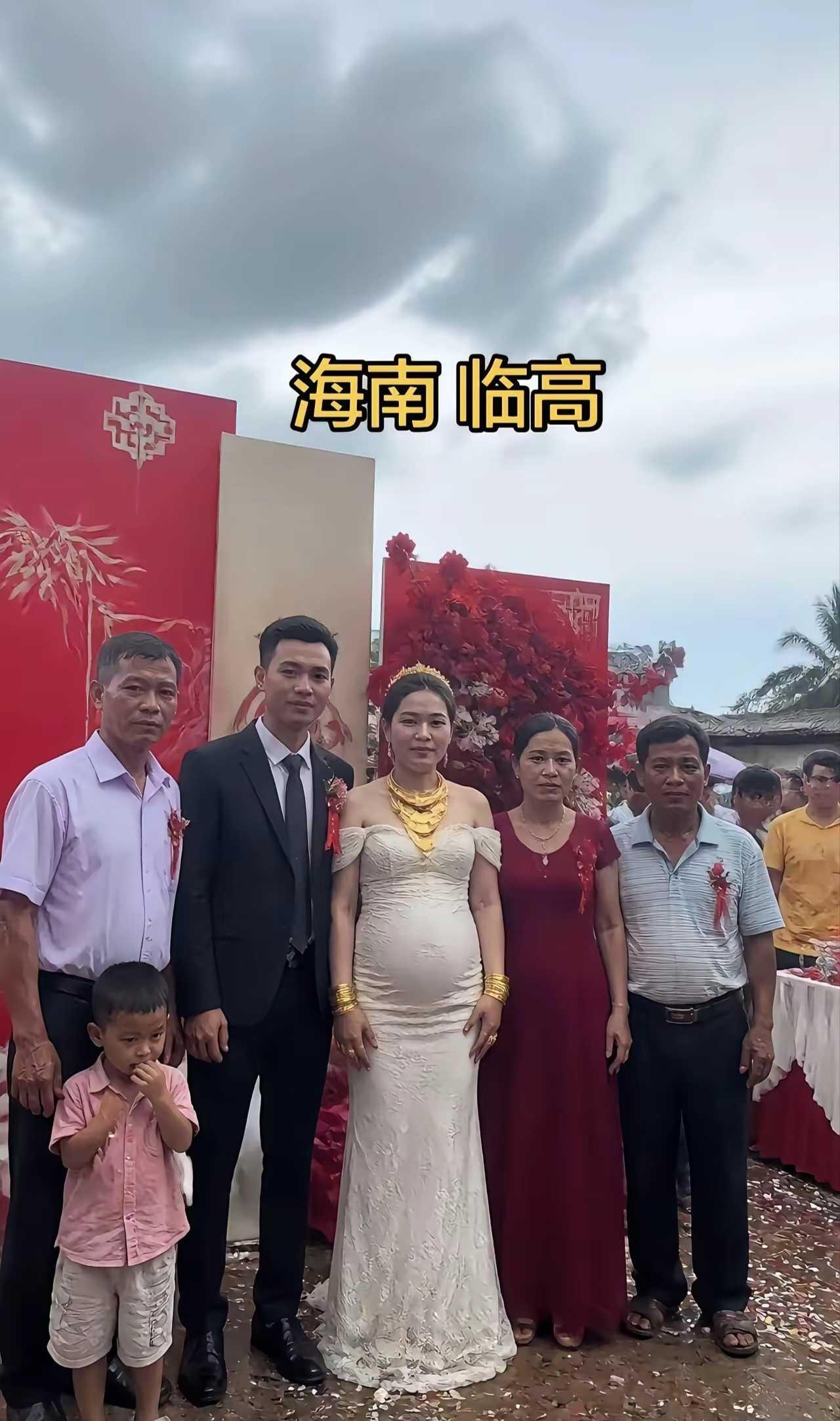 新娘手腕上的多少克，比新郎大多少岁