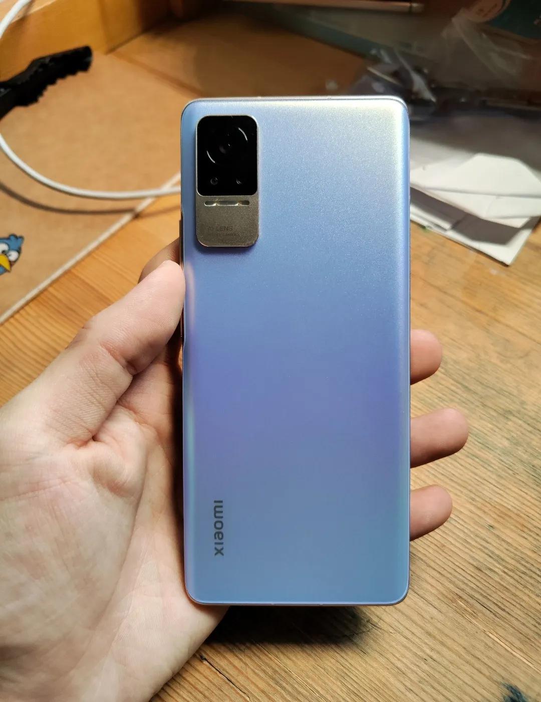 这是我认为小米颜值和手感做的最好的一款机器，可惜遇上了MIUI12.5，体验配不