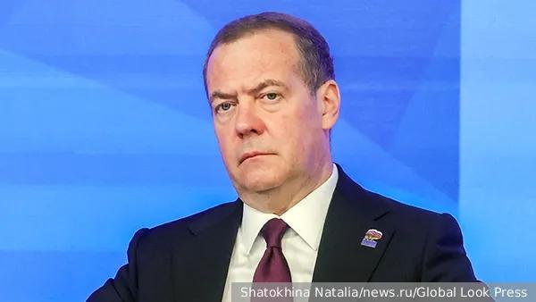 俄罗斯联邦安全会议副主席、“统一俄罗斯党”党主席德米特里·梅德韦杰夫在新型媒体节