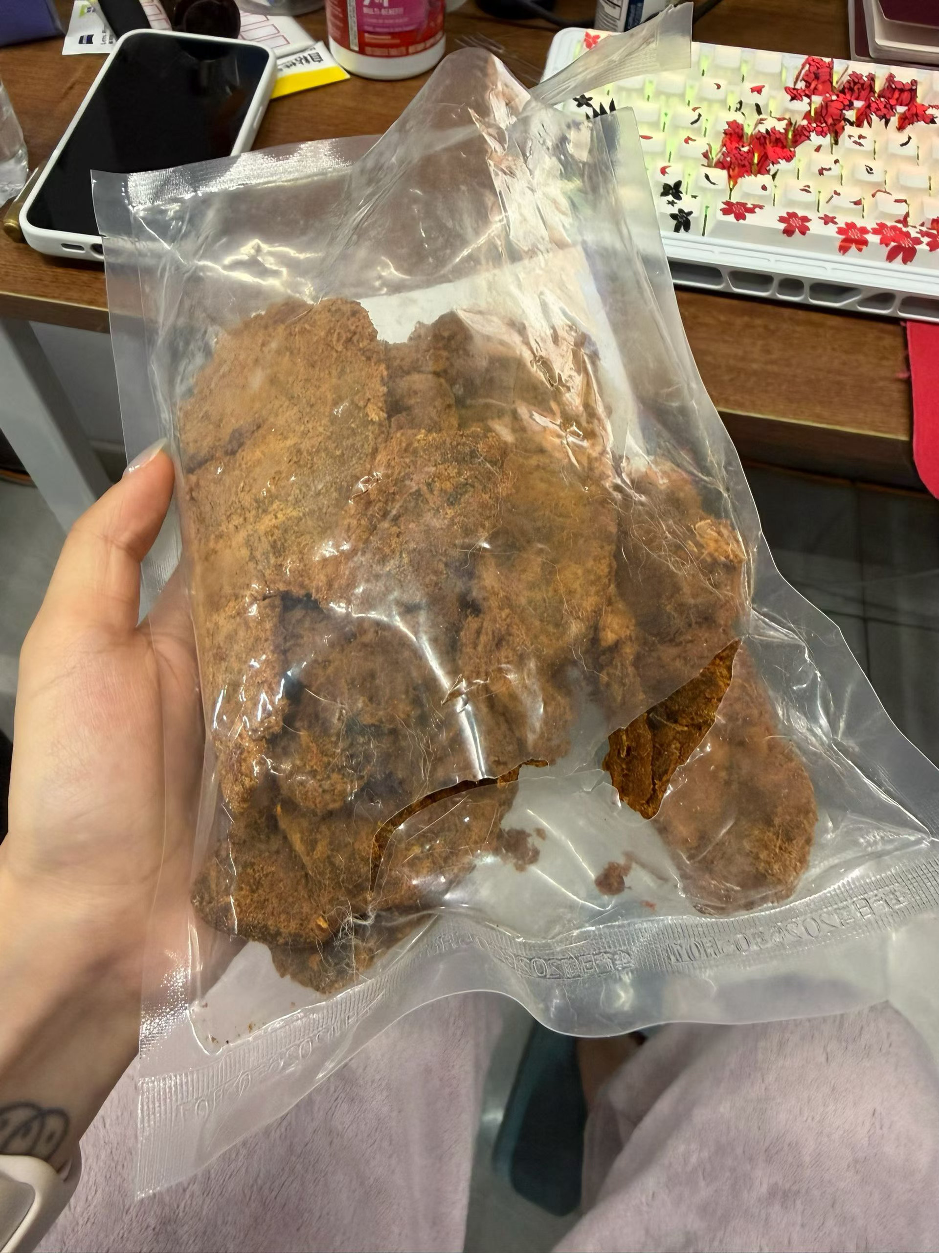 牛肉干也不能吃了，被开了一个大口，真的生气了😤 