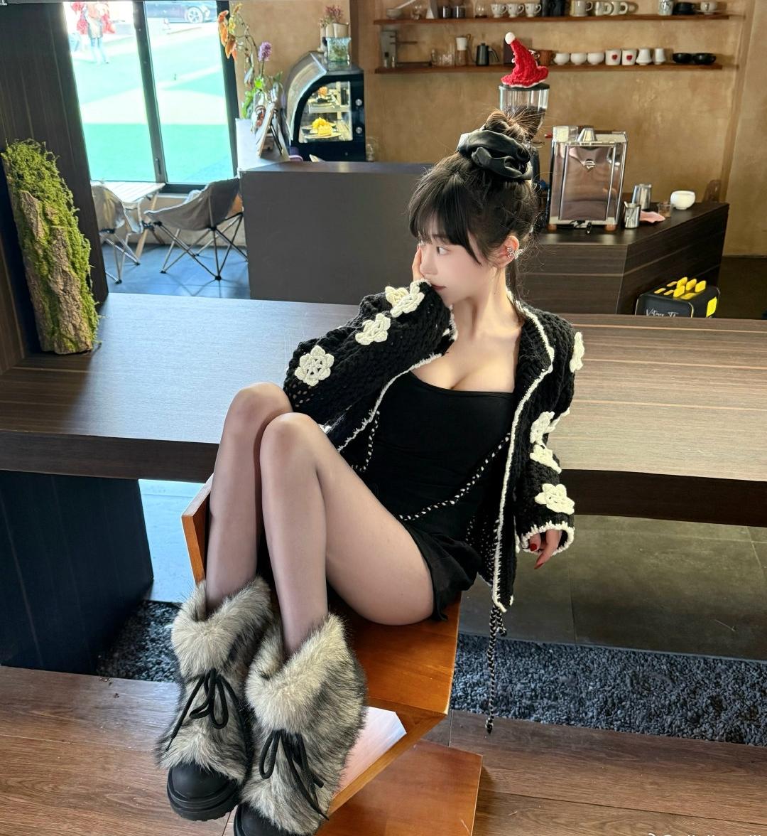 1月3日凌晨，网红司晓迪iamroosie发疯式爆料，自称“睡遍顶流”
点名鹿晗