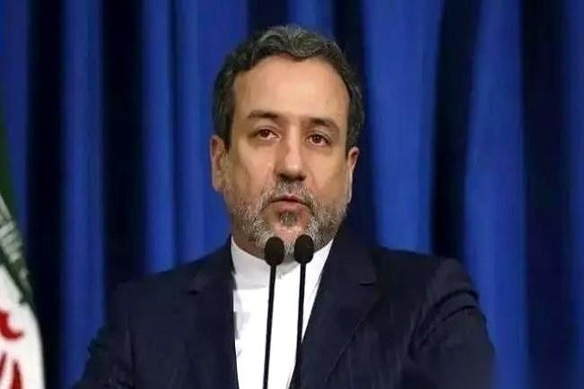 “我们打的，是你们家里的美国基地！”
这句话，伊朗外交部长阿拉格齐直接甩了出来，