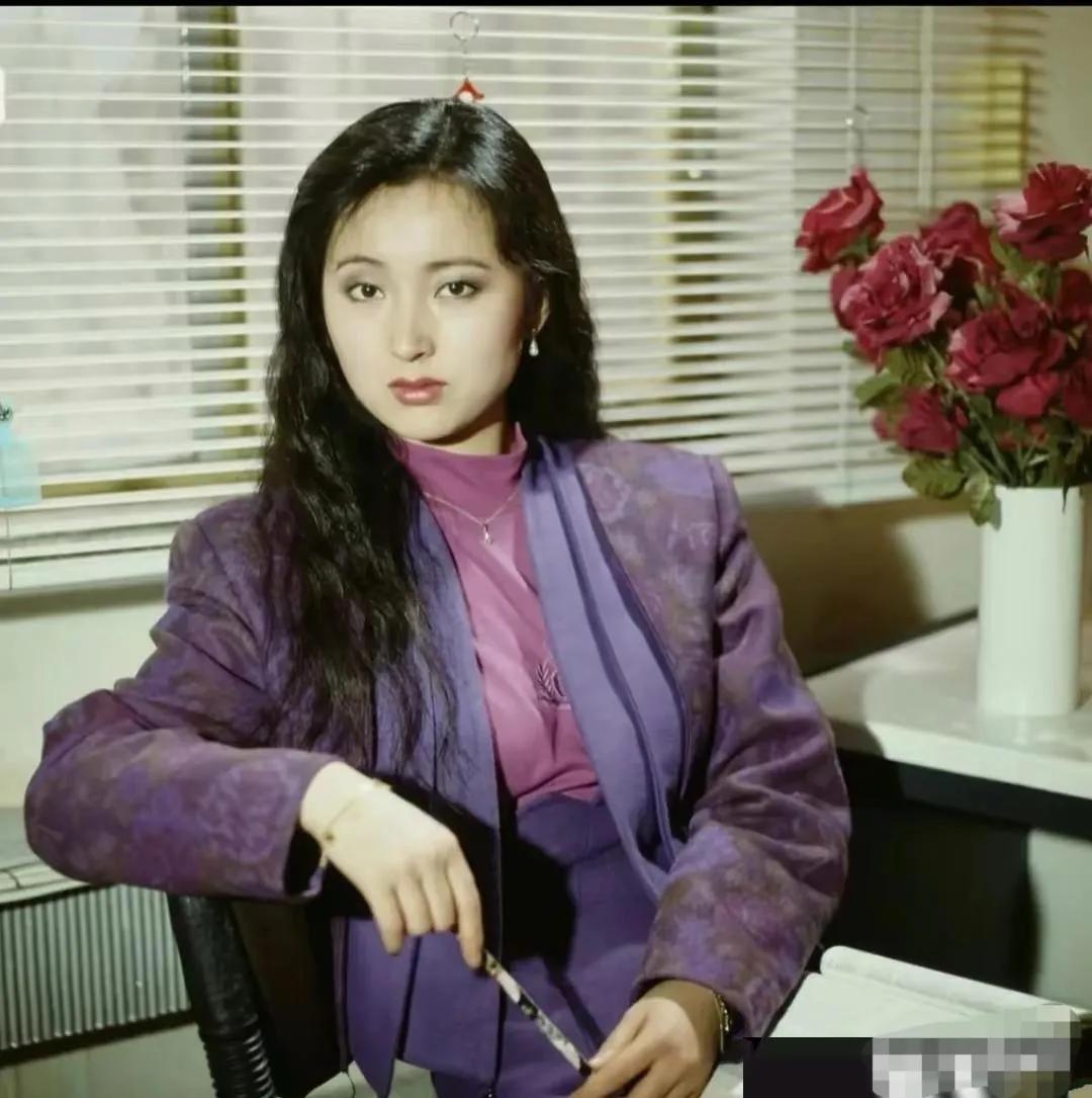 实不相瞒，如此成熟，有女人味的陈晓旭我还是第 一次见到。

陈晓旭因《红楼梦》中