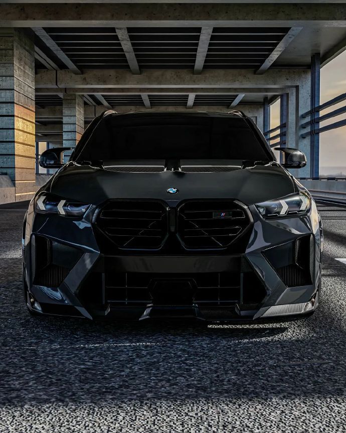 汽车 当宝马X5M遇上revo的干碳包围套件，直接拉满战斗气息！这才是公路之王的