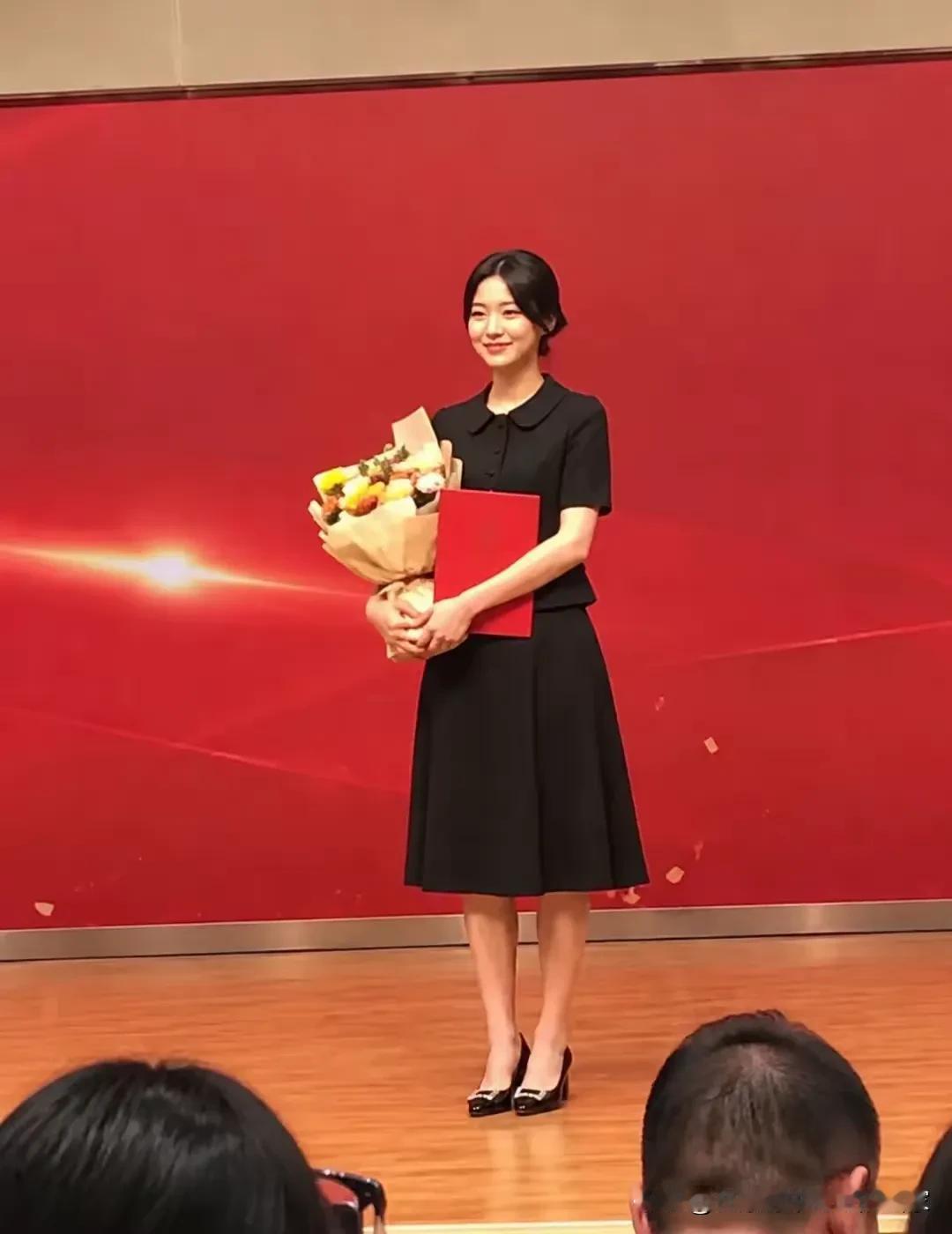 女生怎么穿搭会看上去很优雅