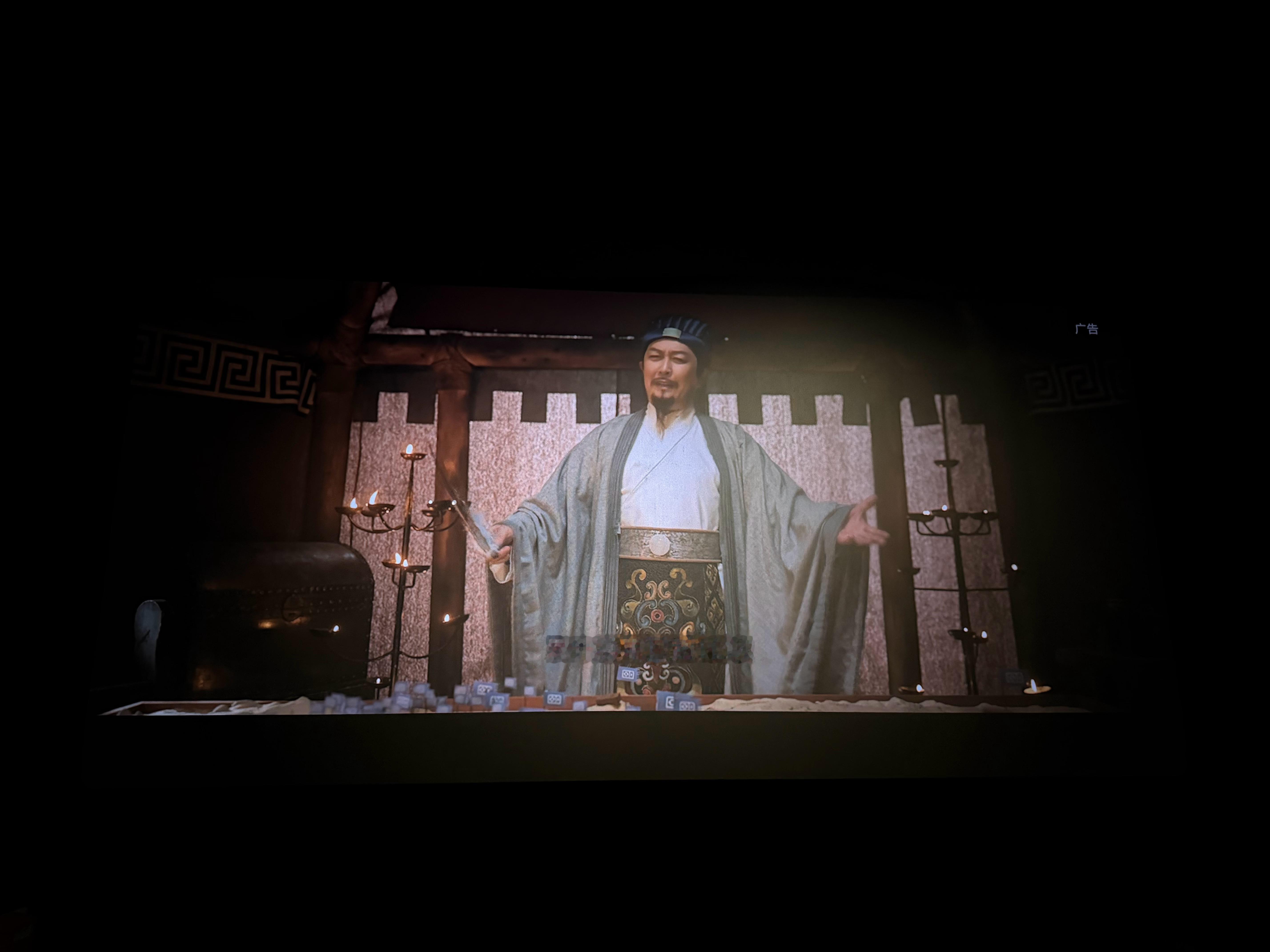 嘿，蔚来在电影开场前的广告简单明了，一亿次换电就是有底气