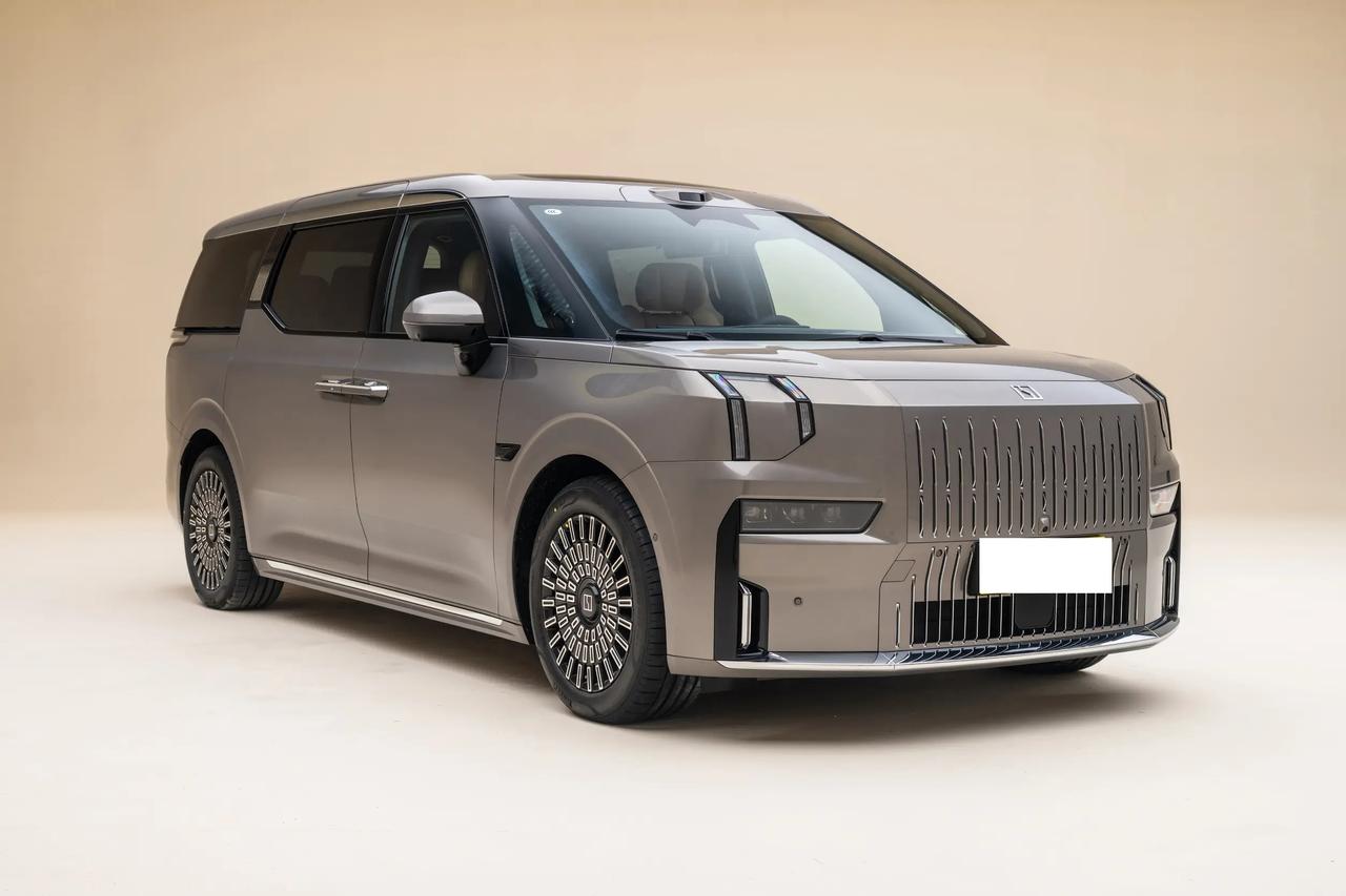 👀 新款极氪ZEEKR 009的外观这次属于“懂的人会看门道”。大改没有，小修