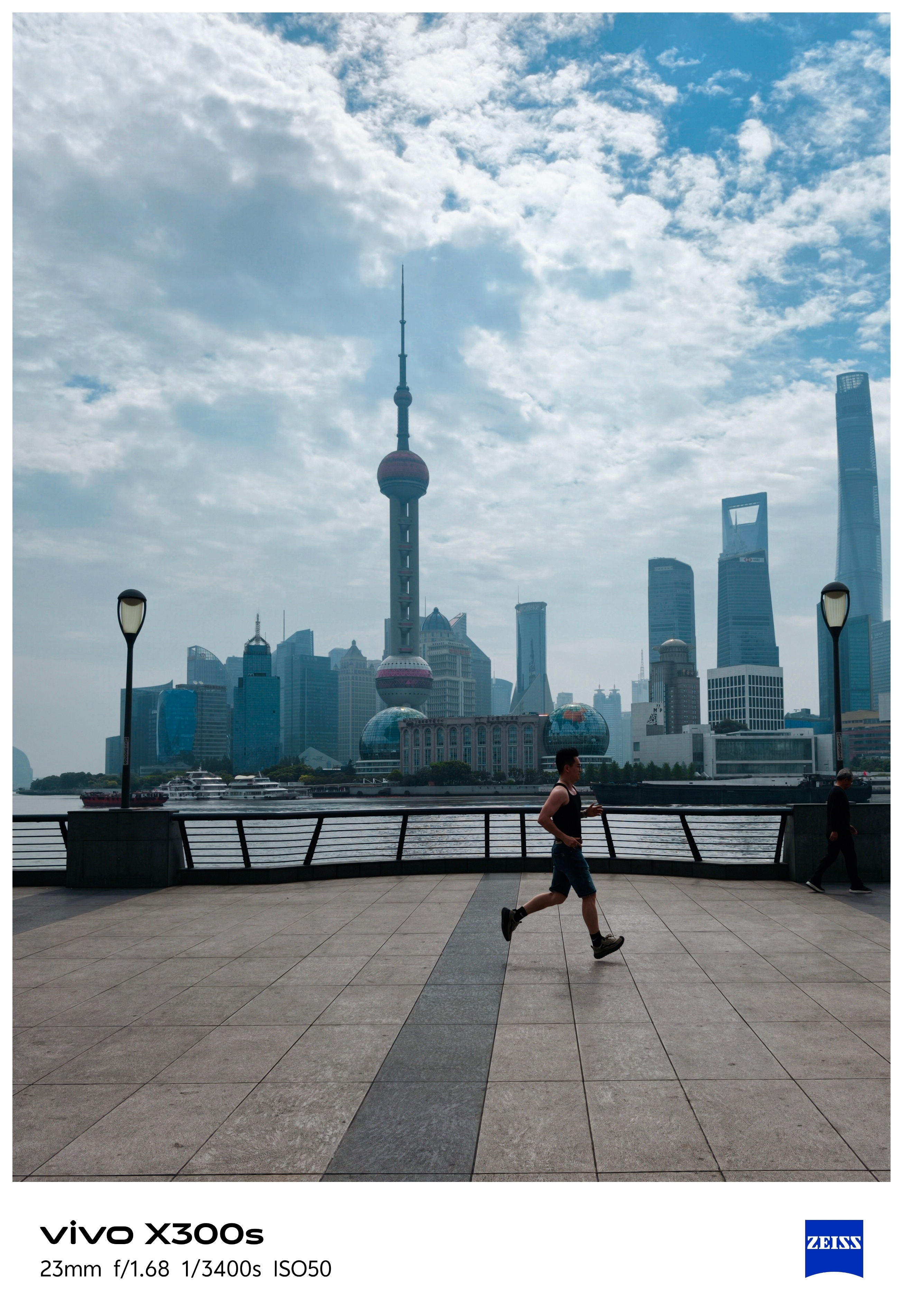 想象着在几十年以后某个慵懒的清晨我坐在摇椅上时，肯定会无比怀念现在，哪里都能靠跑