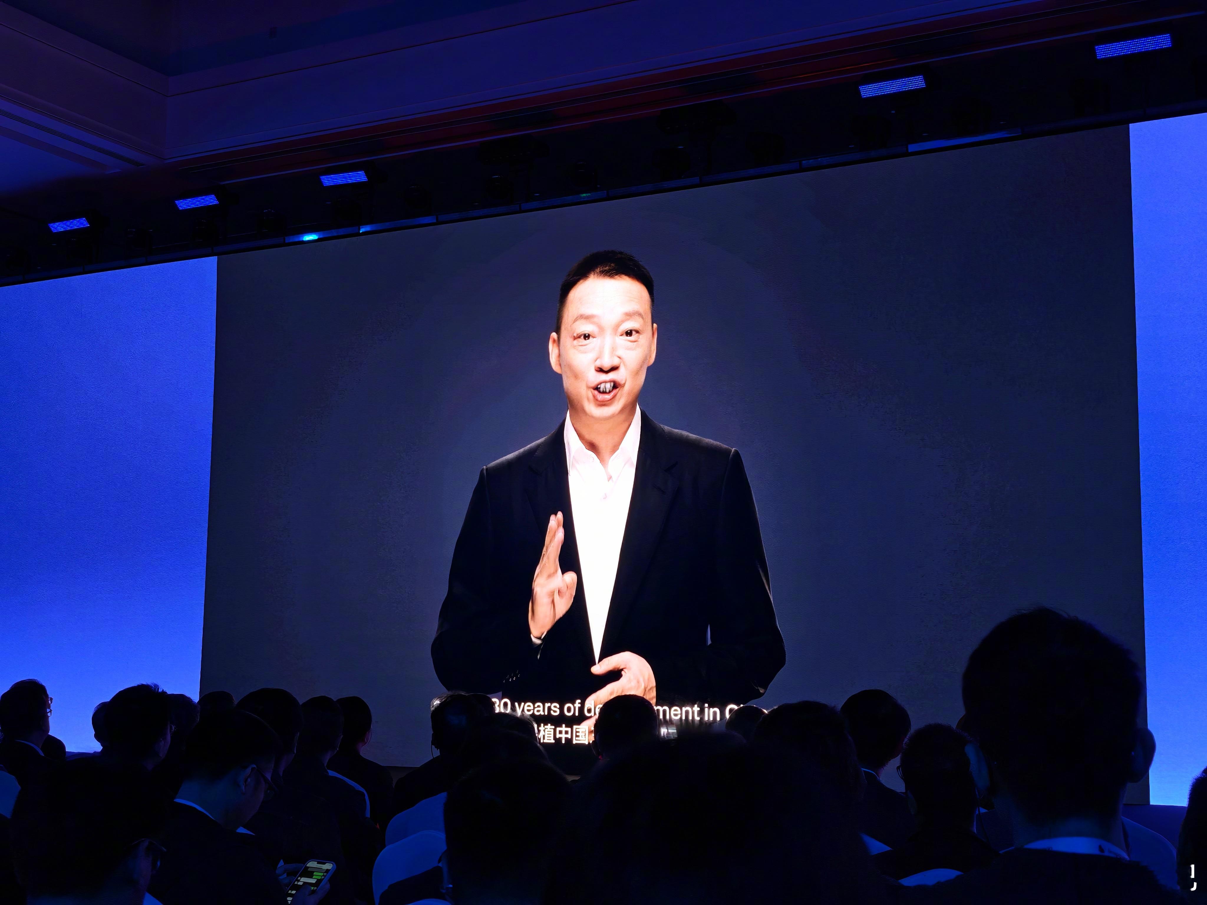 骁龙峰会上的各位大佬们[并不简单]，高通进入中国也已经 30 周年了，也是中国通