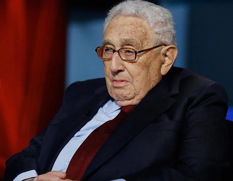 偶因工作原因，竟然早于众多媒体知悉基辛格去世消息。忙了一天，夜深人静，纪念老先生