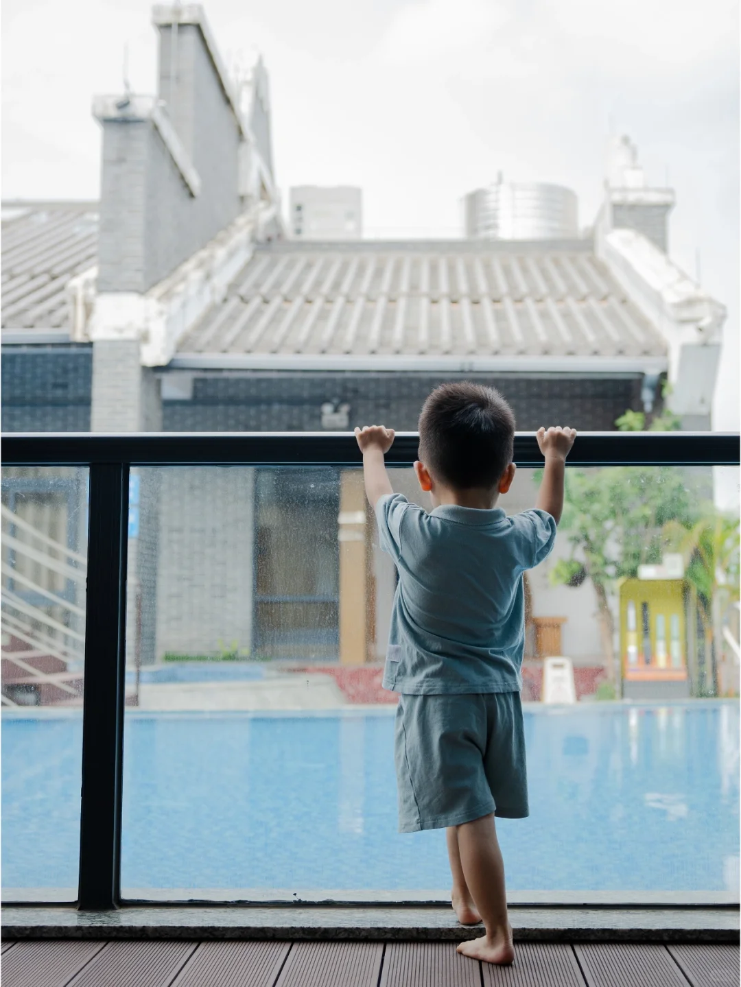 暑假❗推开别墅门就是泳道！带娃宝地