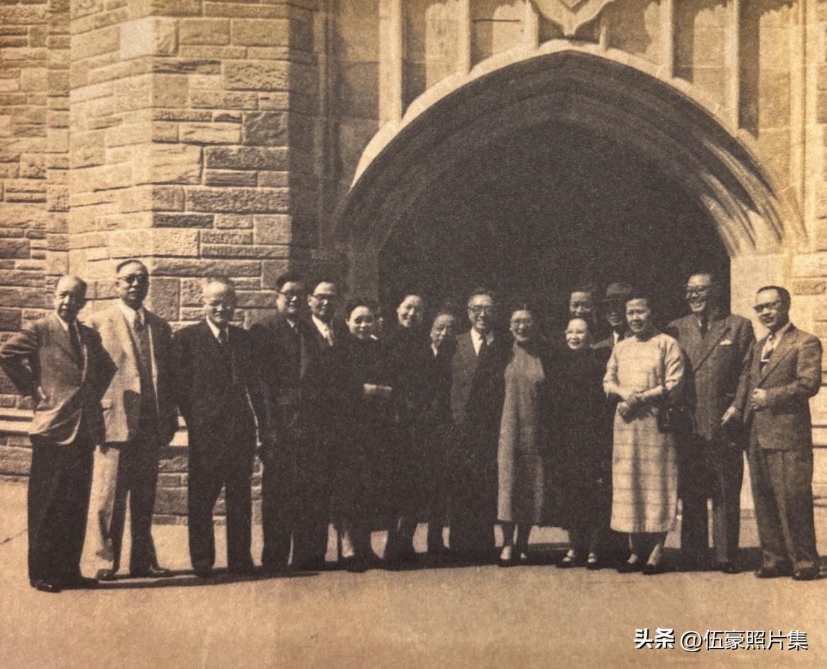1952年4月摄于普林斯顿大学。早在1950年，胡适应聘担任普大葛斯德东方图书馆