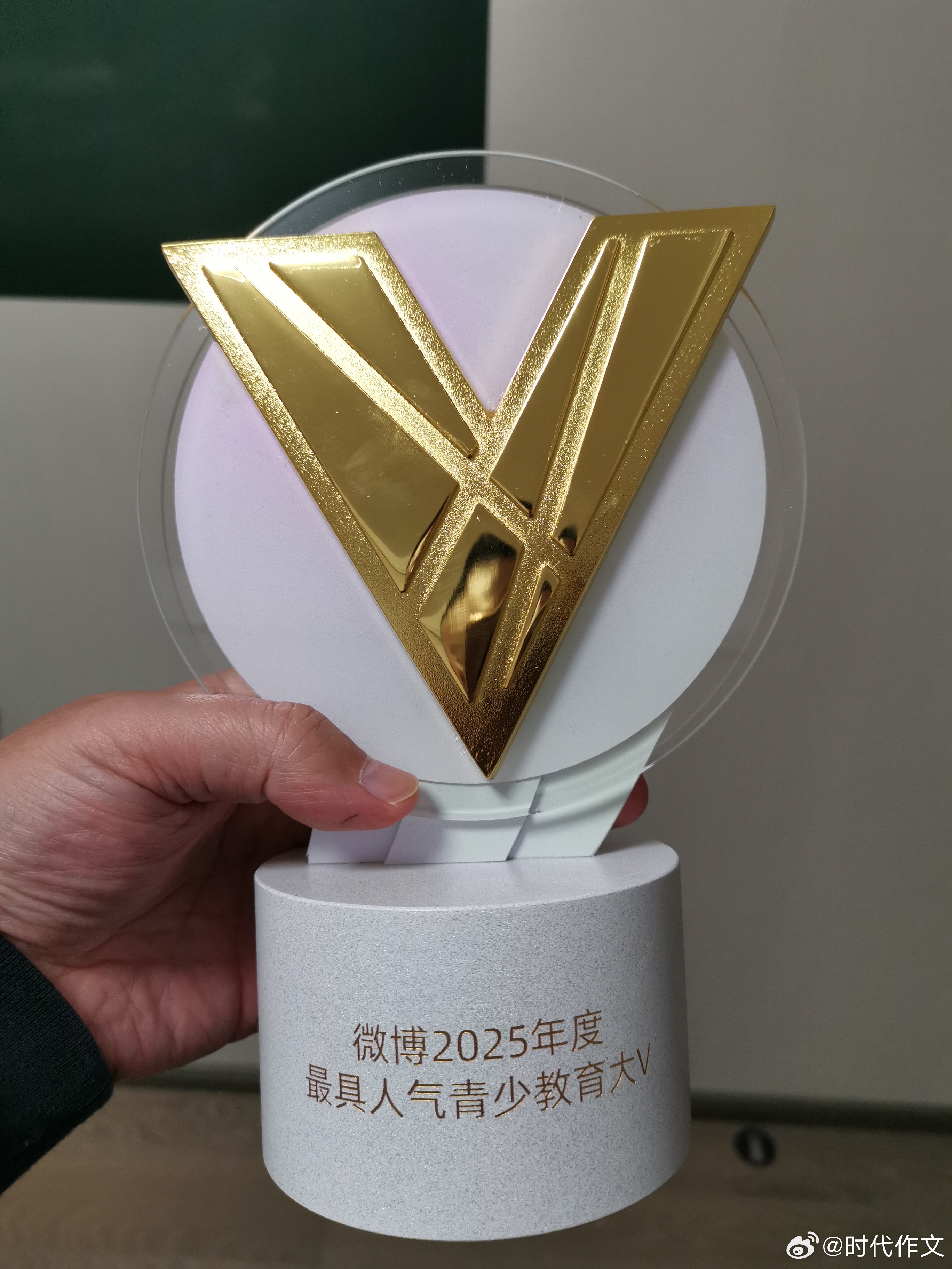 奖杯🏆感谢新浪平台的培养与扶持！感谢新浪教育频道各位老师的帮助！感谢所有家长的