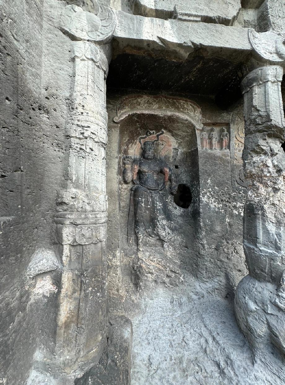 处在低谷时，我想对你说句掏心窝的话
 
我知道你现在很难。
 
难到夜里睡不着，