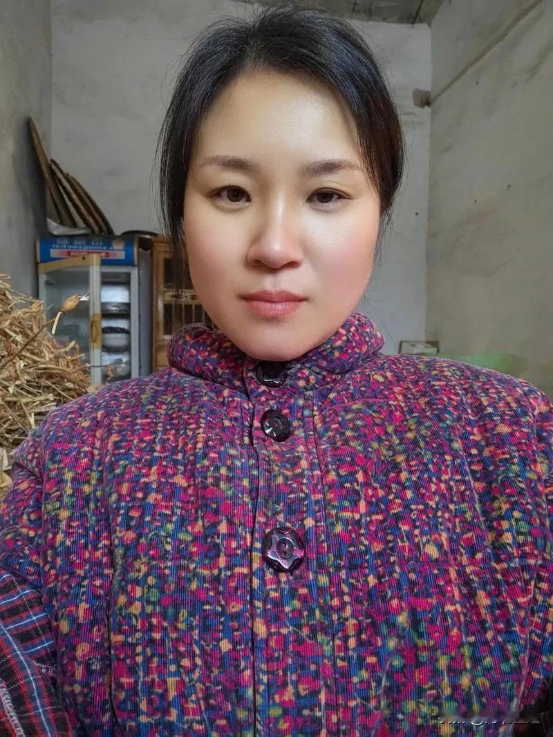 儿子给了父亲300块钱，说是让父亲去赶集购物。可是父亲赶集往返还没有一个小时就无