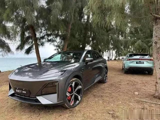 #超级增程S7刷新行业交付记录#
深蓝S7驾驶上感受总体不错，底盘紧致，初段软，