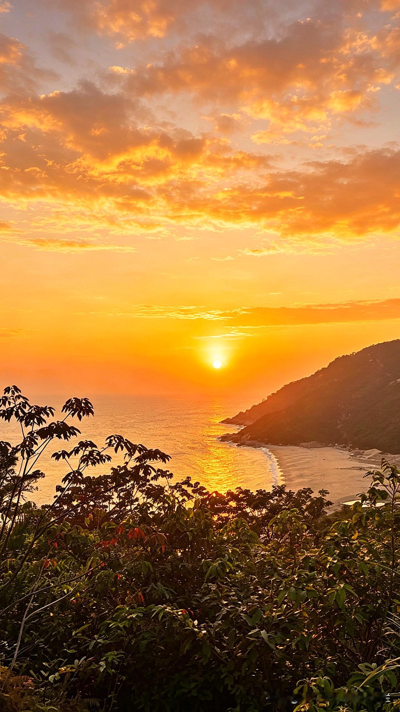 超美的海边的日出🌄
海边日出 追一场日出奔赴大海 海的浪漫日出占一半 一起去看