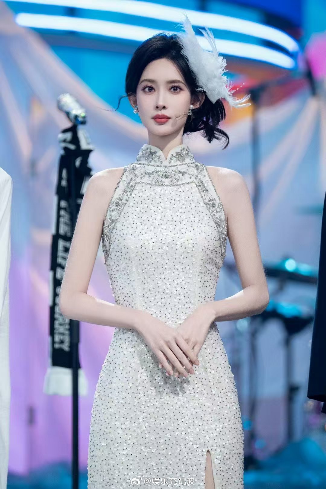 李一桐孟子义对我眼睛很好李一桐孟子义民国旗袍造型你好星期六 李一桐和孟子义的民国