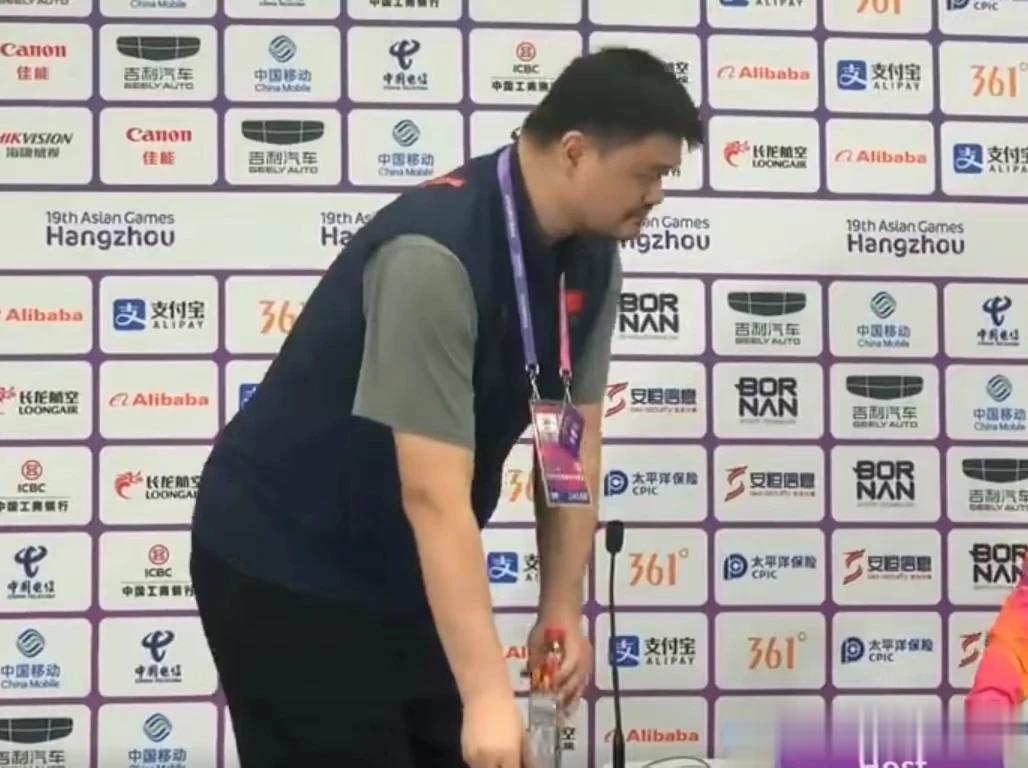 姚明第三次道歉！孙悦气的咬牙切齿！
中国男篮领先20分被菲律宾翻盘！
人家派出的