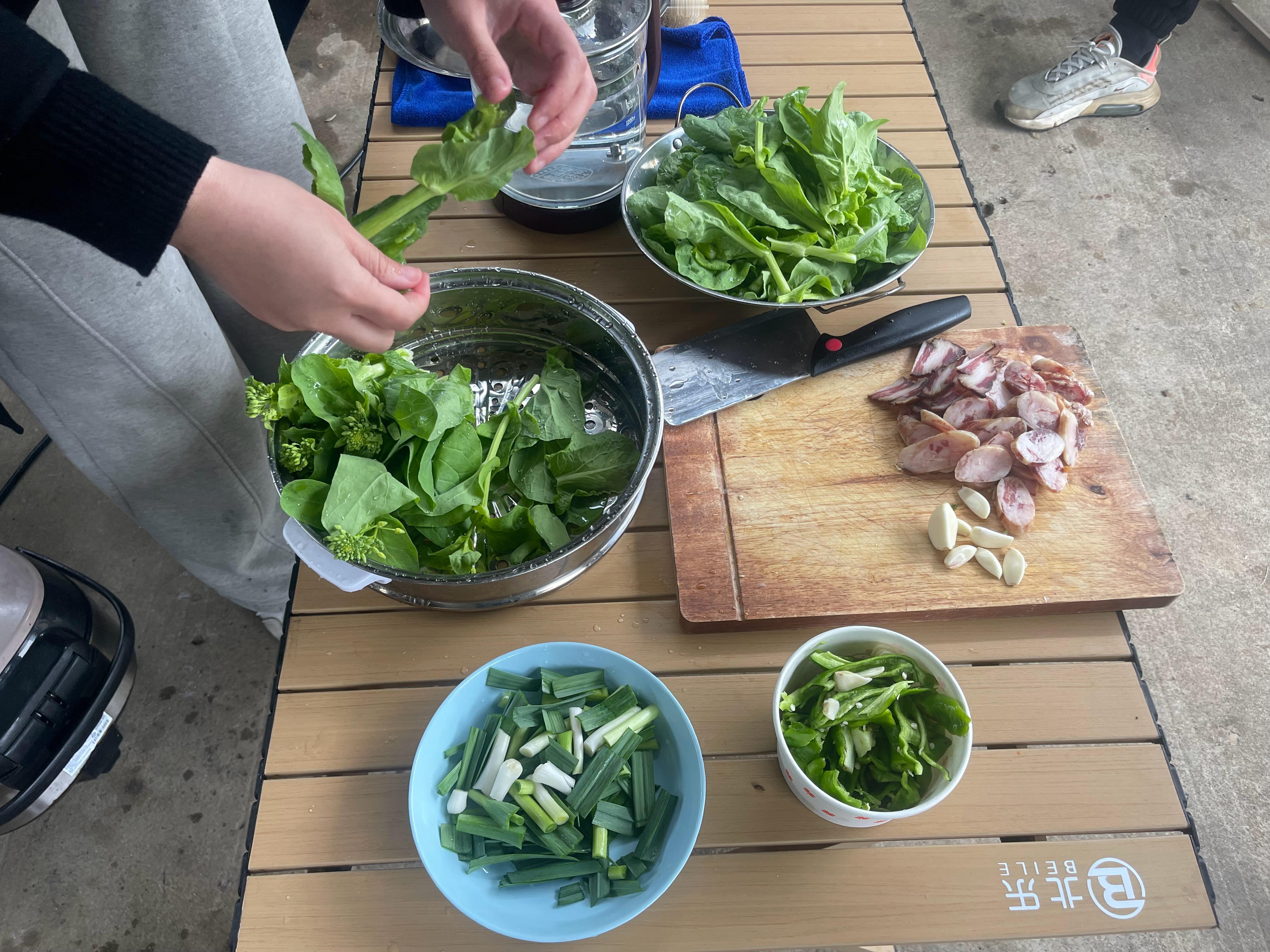 现采摘现炒，主打一个新鲜干净卫生。自己动手，丰衣足食，欢迎各位小伙伴们来蹭饭。 