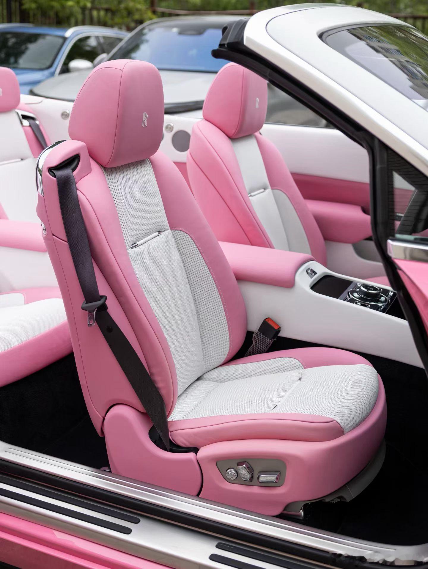 寻伯乐｜劳斯莱斯曜影，准新待赏。时光偏爱优雅，更善待初心。这台粉色双拼曜影，如晨