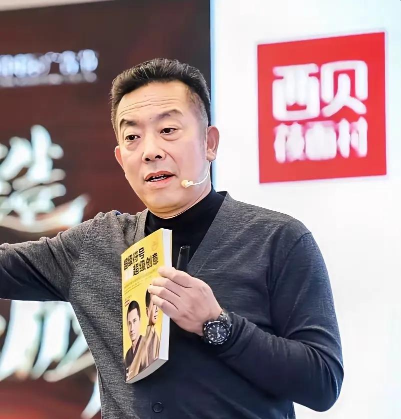 贾国龙到底什么时候才能明白？
西贝现在最大的问题，
从来都不是预制菜的问题，而是