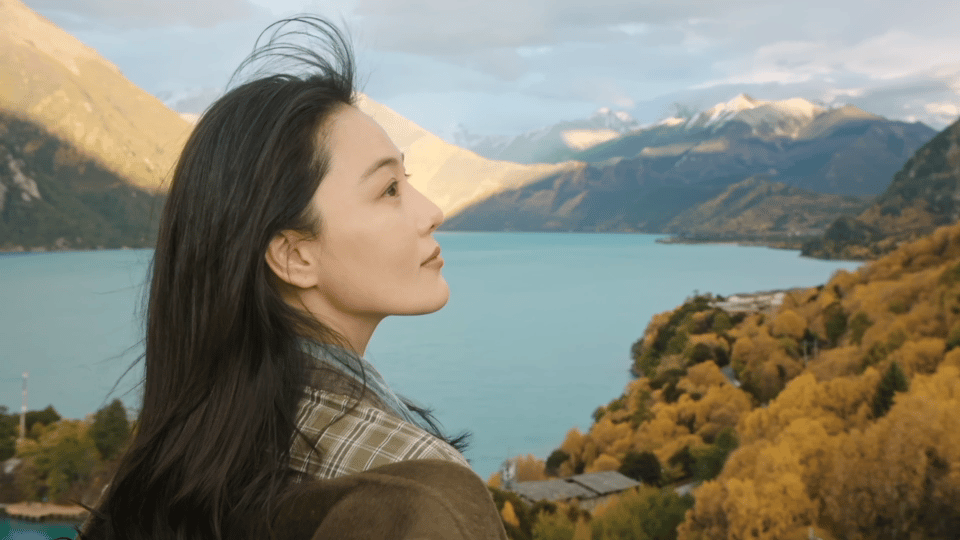 张馨予新剧央一黄金档播出白衣执甲奔赴巍巍雪域，《爱在山海间》正式定档开播。张馨予