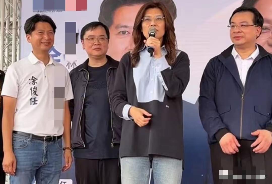 郑丽文一天从基隆到高雄跑遍五县救火，王惠美同台魏平政说″加油″，彰化迎来关键转机