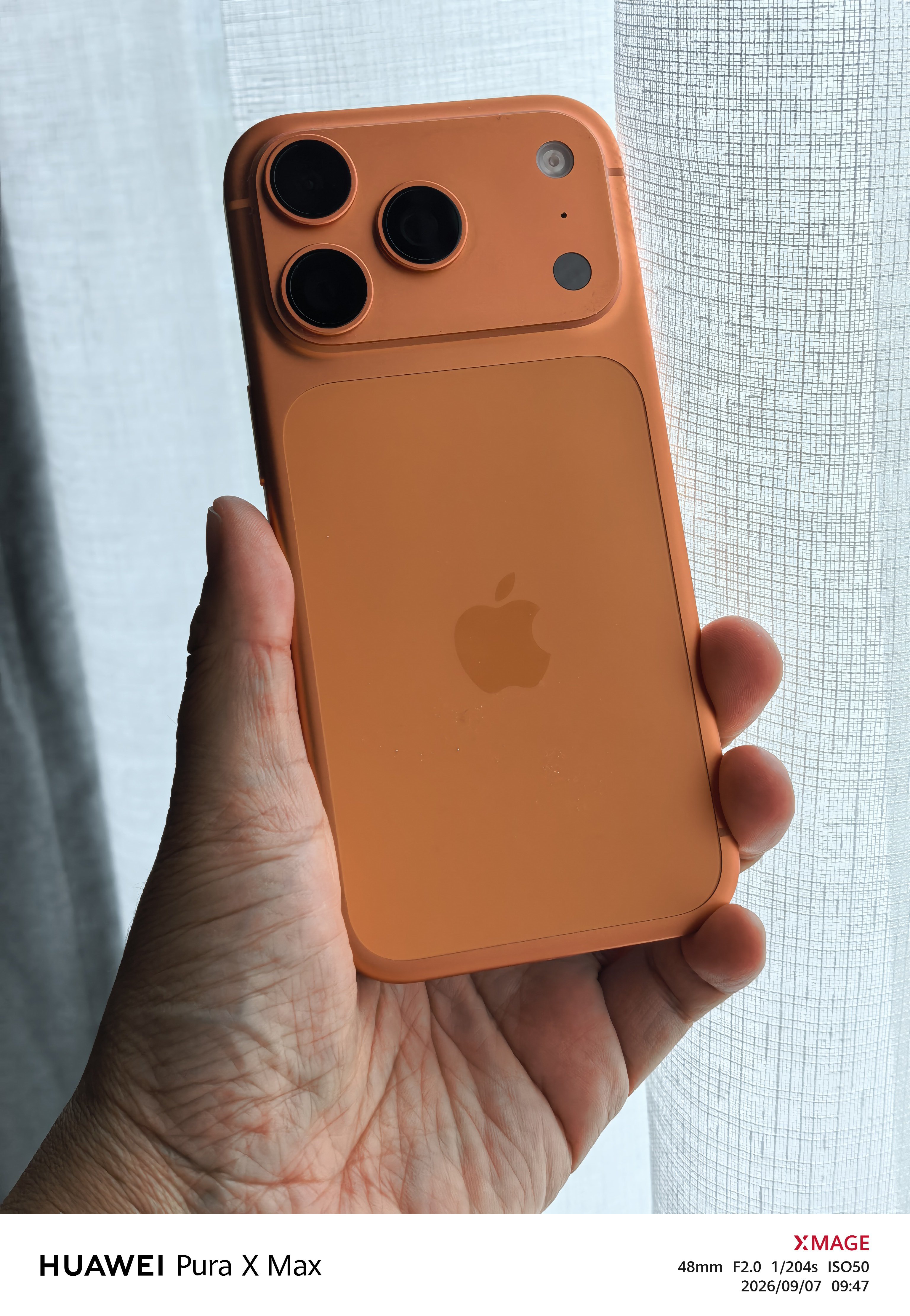iPhone18Pro 配色 看来今年18Pro的主打配色将会是酒红，我觉得17