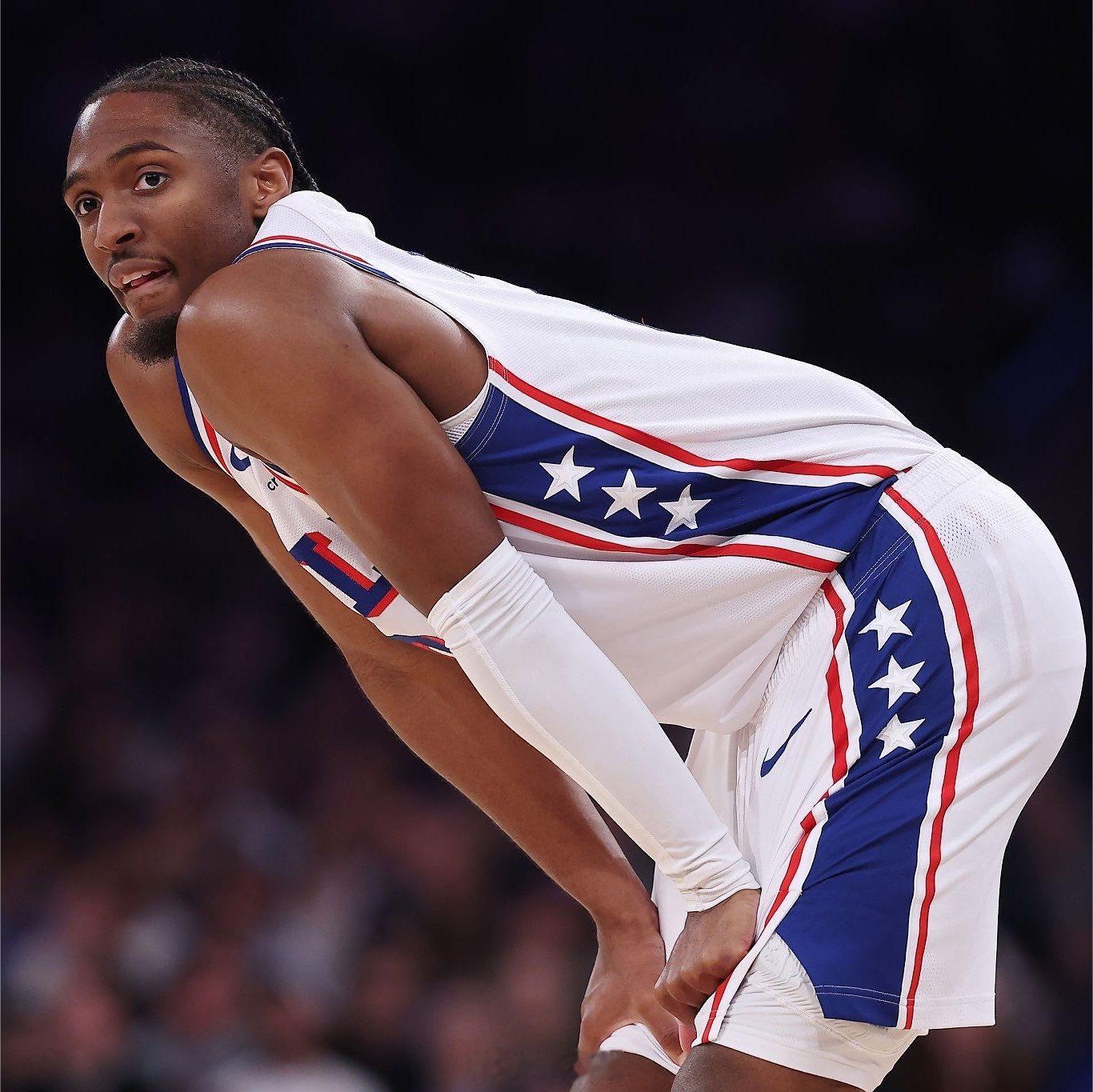薪资专家鲍比·马克斯计算，如果马克西未来三年入选两次NBA年度阵容，他将可以签5
