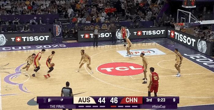 坚持住！三节结束！中国男篮71-68领先澳大利亚男篮！！[加油]🇨🇳这节一度