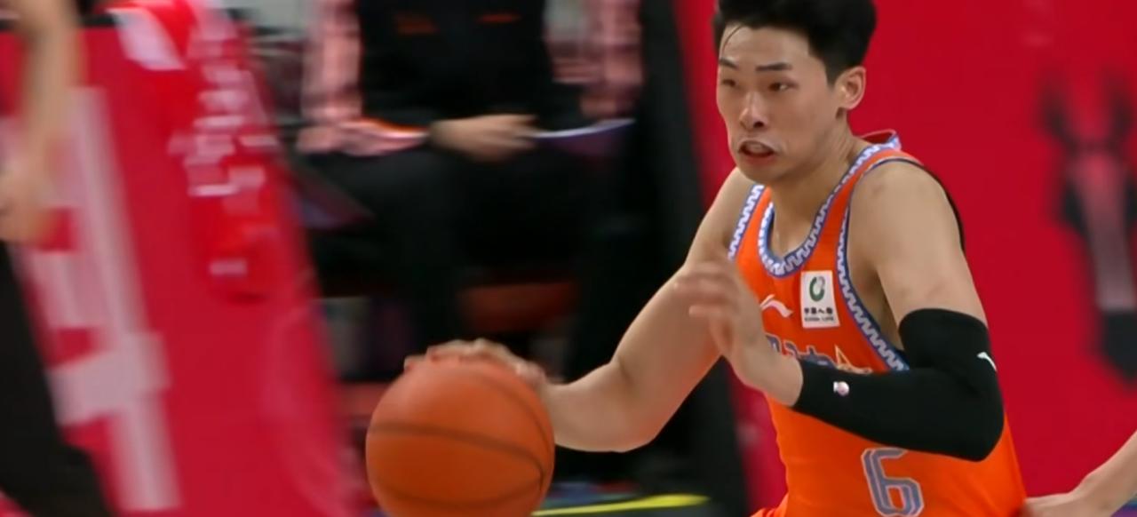 2026赛季CBA联赛里，福建队邹阳最近几场比赛表现可圈可点。在进攻端，他展现出