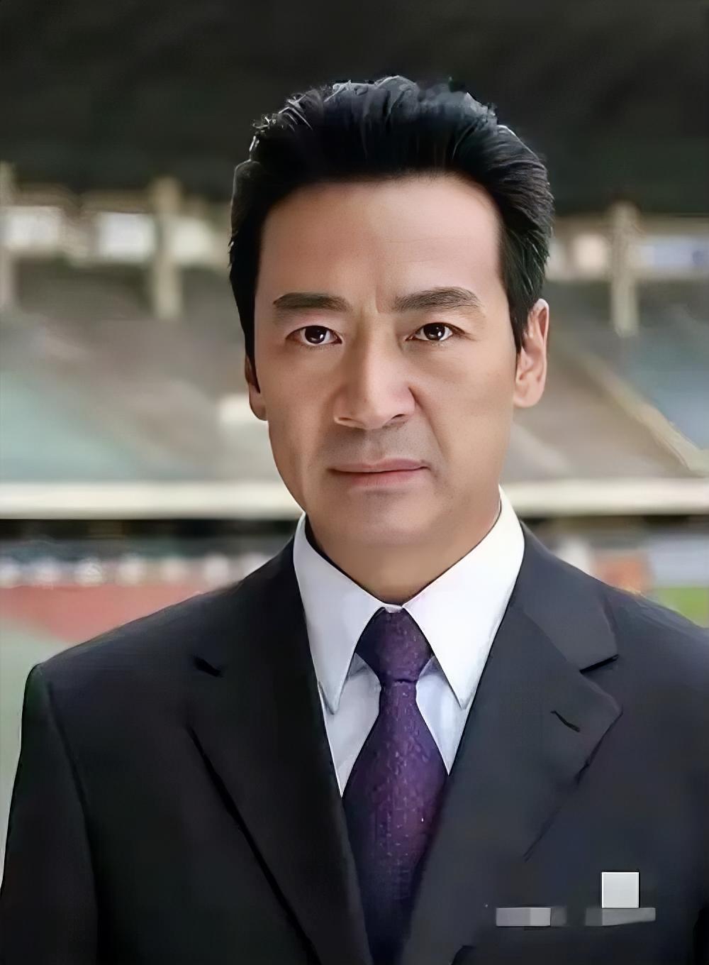 我断言：
再过五年，当寇振海老师七十有六，
而他儿子刚过二十三时，
这对父子的关