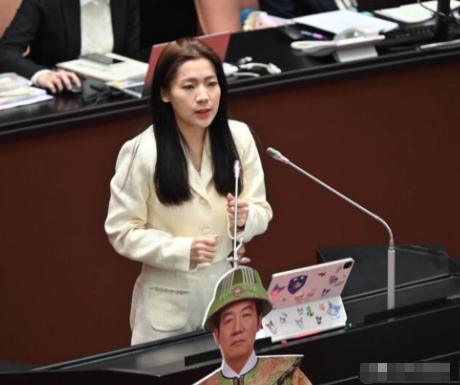 台湾省立法机构院会今天审查赖清德的弹劾案，民进党51席“立委”中，只有3位愿意出