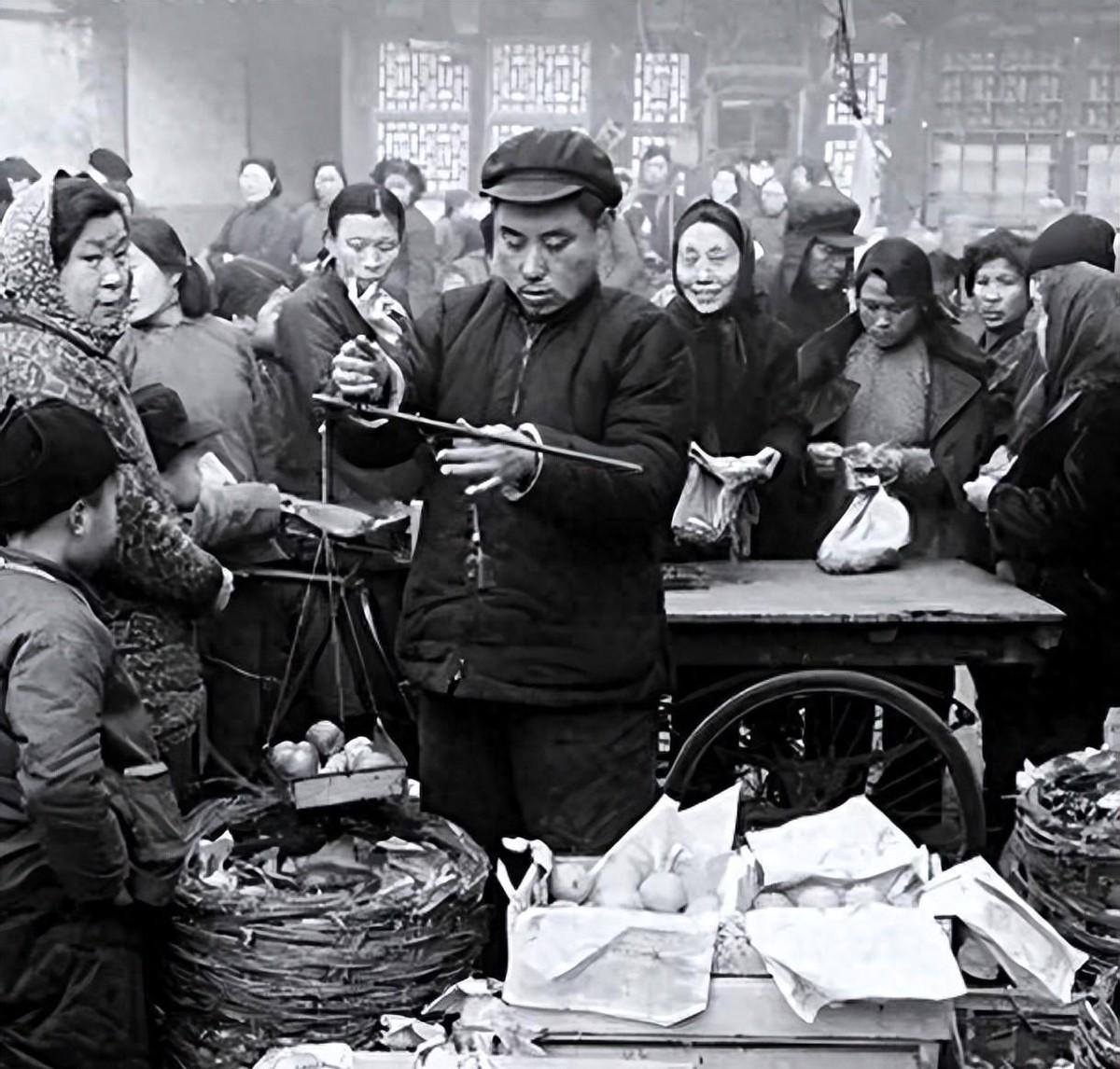 1955年女工肖惠娣哭倒在一位开国少将面前，泪诉我的家庭可能就要分崩离析了
19
